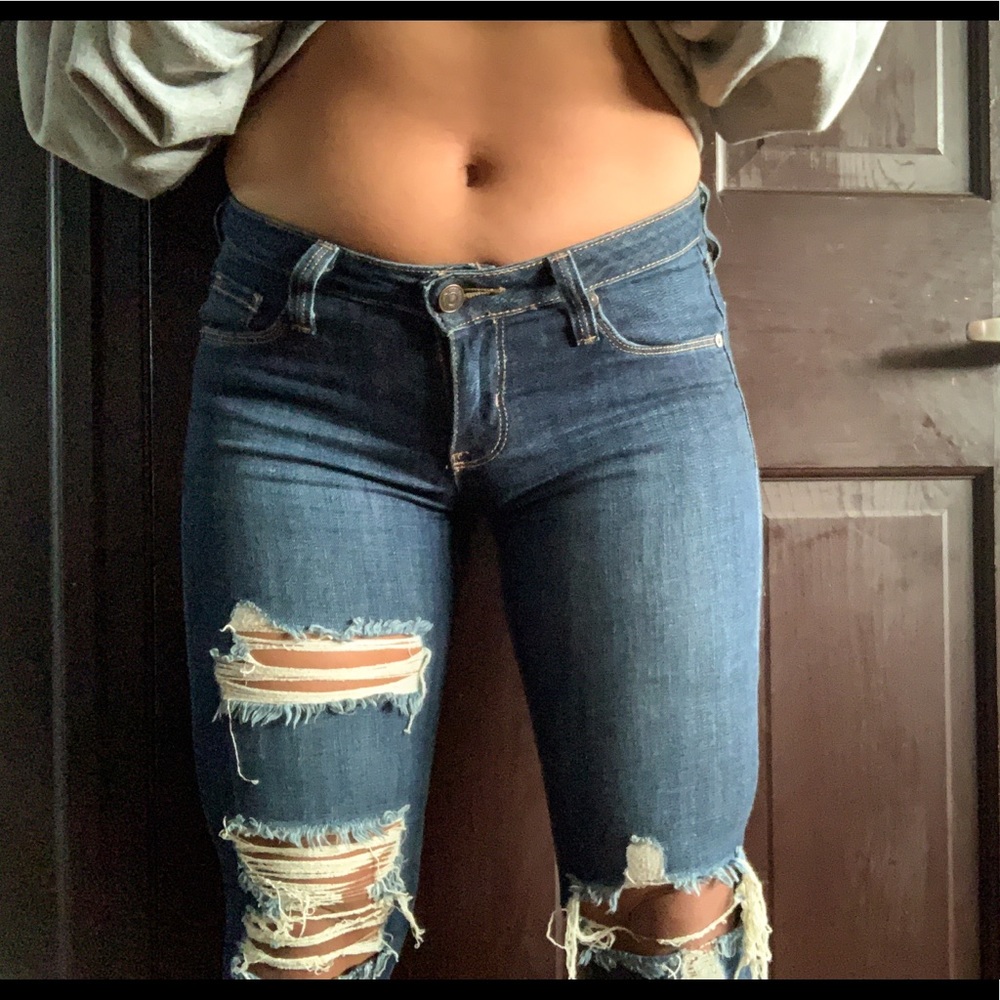 Low rise stretch just black jeans ripped